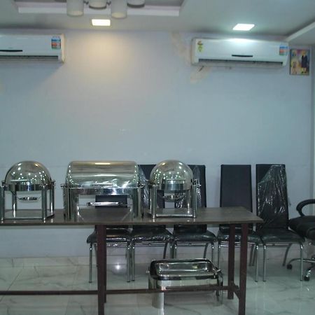 كولكاتا Hotel Heera International المظهر الخارجي الصورة