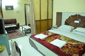 كولكاتا Hotel Heera International المظهر الخارجي الصورة