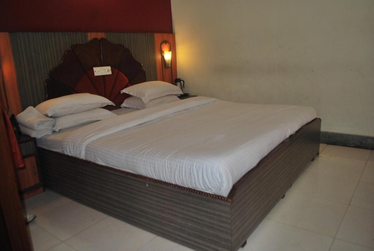 كولكاتا Hotel Heera International المظهر الخارجي الصورة